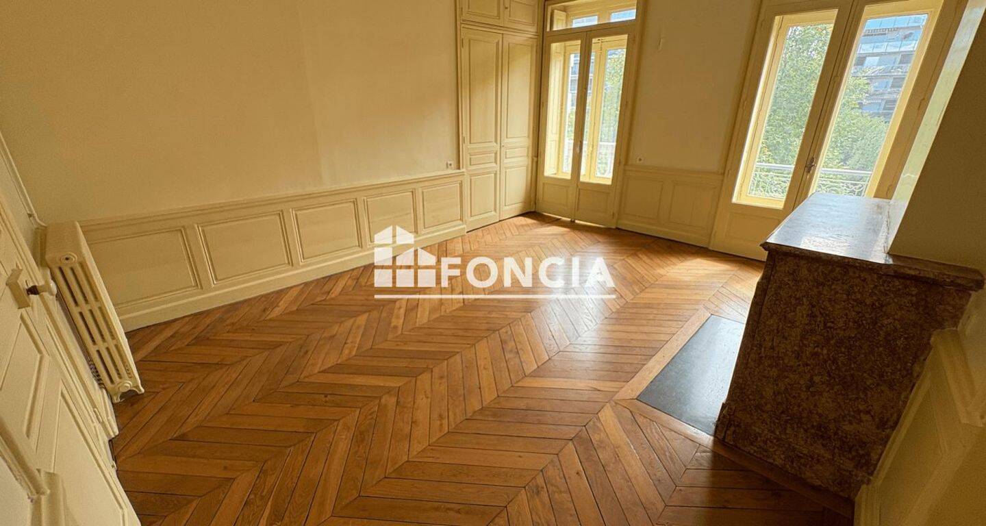 Appartement 5 pièces 145 m² · à Valence · 144,8 m² · 990 €/mois
