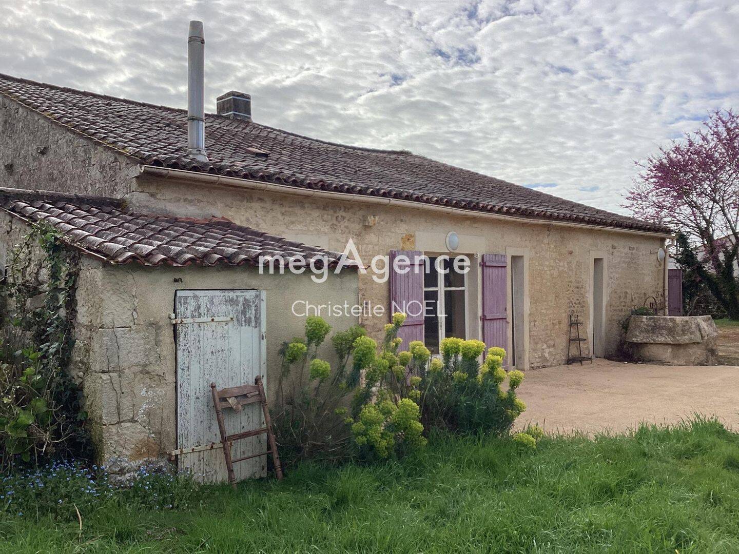 Maison 9 pièces 175 m² · à Sainte-Gemme-la-Plaine · 175 m² · 180 000 €