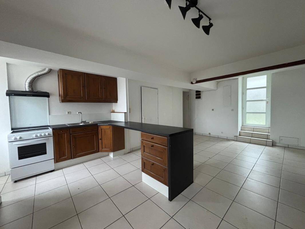 Maison 3 pièces 60 m² · à Saint-Aubin-des-Châteaux · 59,7 m² · 560 €