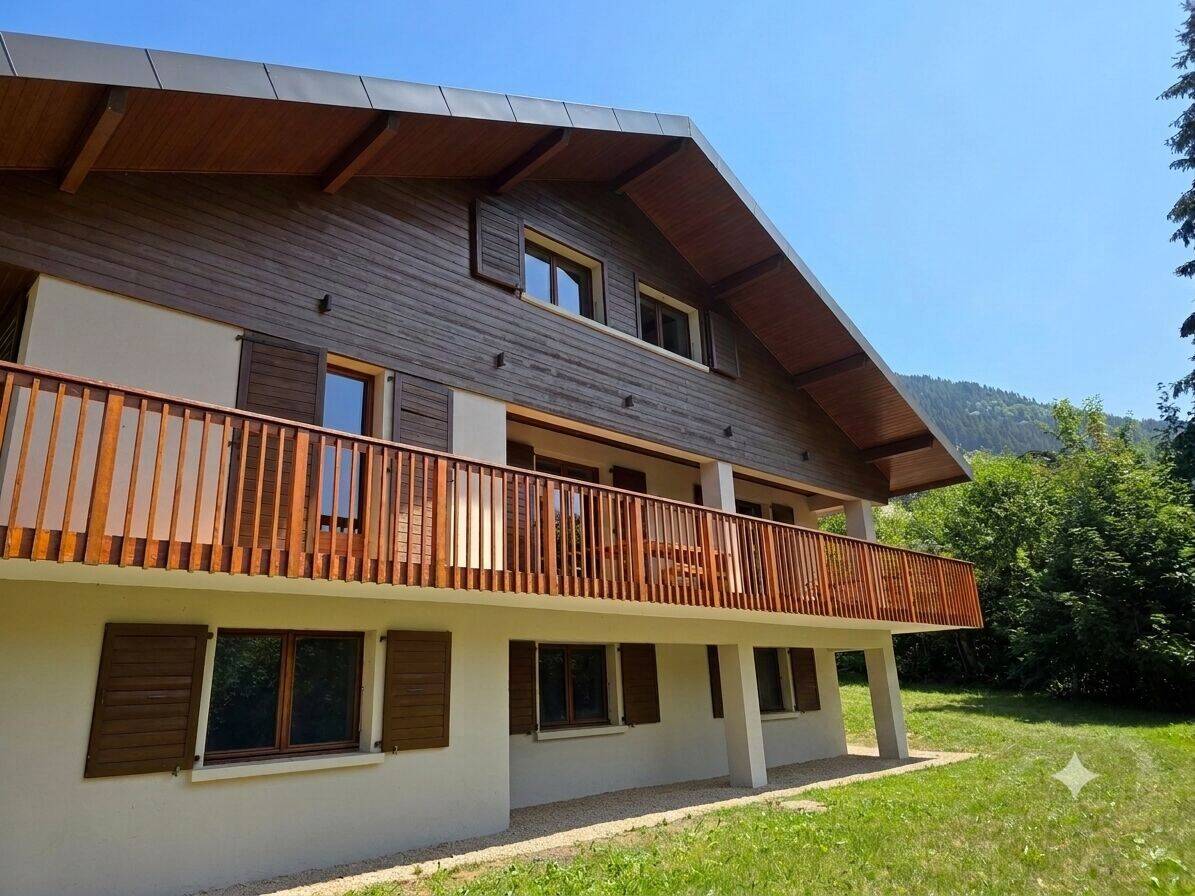 Maison 8 pièces 207 m² · à Châtel · 207 m² · 1 425 000 €