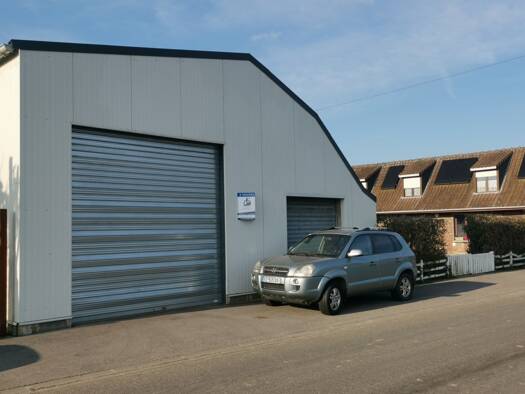 Local d'activités à vendre 339 000 € 110 m² d'espace de stockage La Gorgue 59253