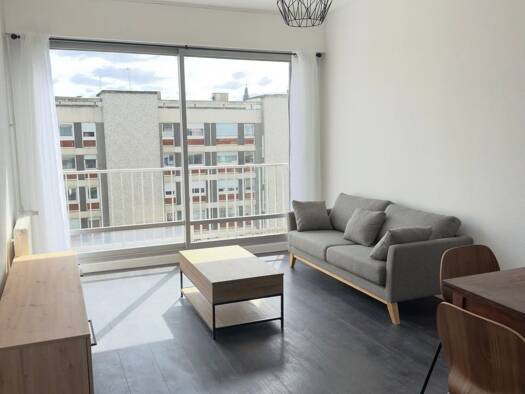 Appartement à louer 770 € 2 pièces 1 chambre 47 m² Étage 7/8 Quartier du Centre Le Mans 72000