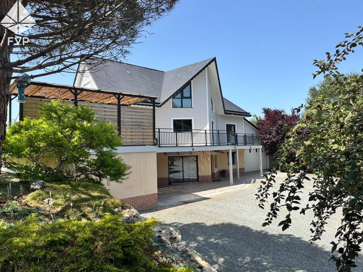 Maison 6 pièces 220 m² · à Rouxmesnil-Bouteilles · 220 m² · 630 000 €