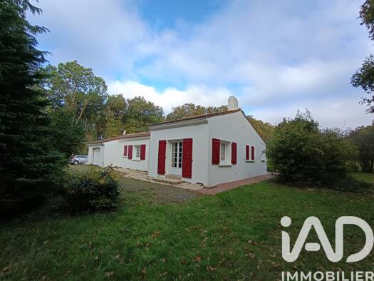 Maison de plain-pied à vendre 262 000 € 3 pièces 2 chambres 87 m² 10 000 m² de terrain Saint-Gervais 85230