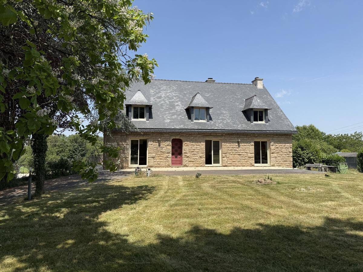 Maison 1 pièce 320 m² · à Plumieux · 320 m² · 301 658 €