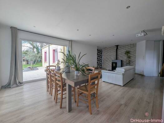 Maison de plain-pied à vendre 279 990 € 6 pièces 3 chambres 143 m² 946 m² de terrain Legé 44650