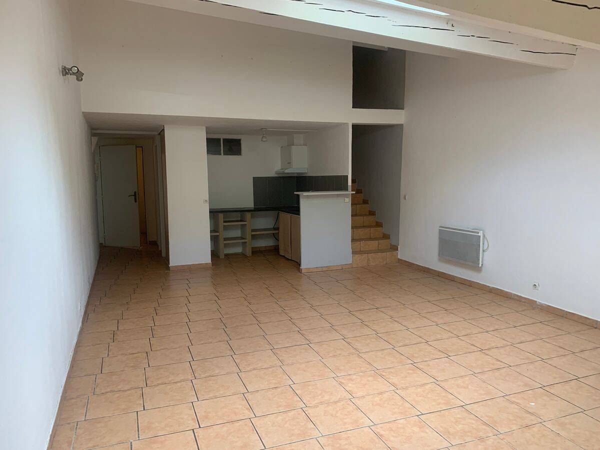 Appartement 3 pièces 76 m² · à La Roquebrussanne · 76 m² · 650 €/mois