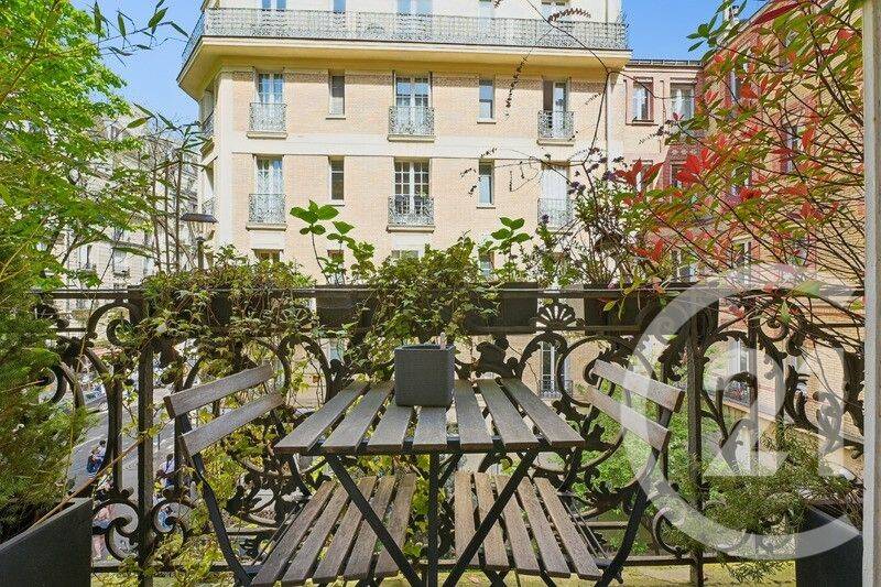 Appartement 3 pièces 83 m² · à Paris 18ème Arrondissement · 83,1 m² · 995 000 €