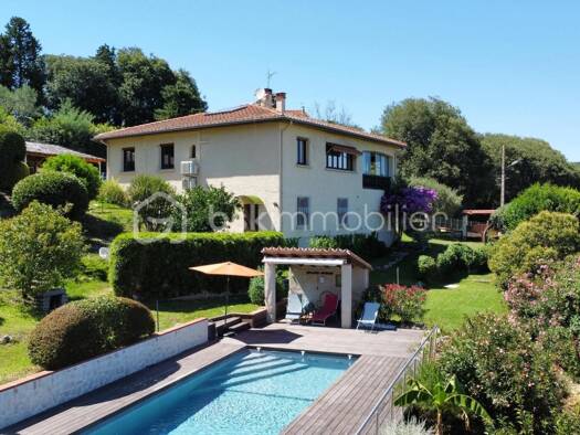 Villa à vendre - Première occupation 596 000 € 7 pièces 4 chambres 197,5 m² 3 583 m² de terrain Ouest Céret 66400