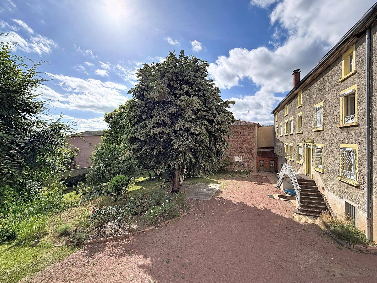 Maison 13 pièces 461 m² · à Cours · 461,3 m² · 360 000 €