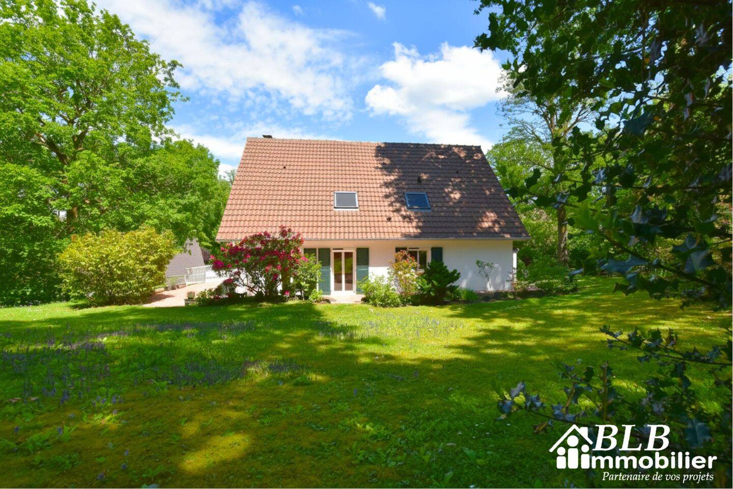 Maison 8 pièces 262 m² · à Les Essarts-le-Roi · 262 m² · 532 000 €