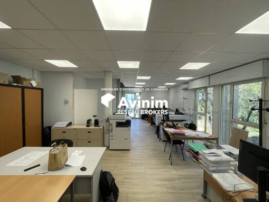 Espace bureau à louer 5 833 € 570 m² de bureaux Vitrolles 13127