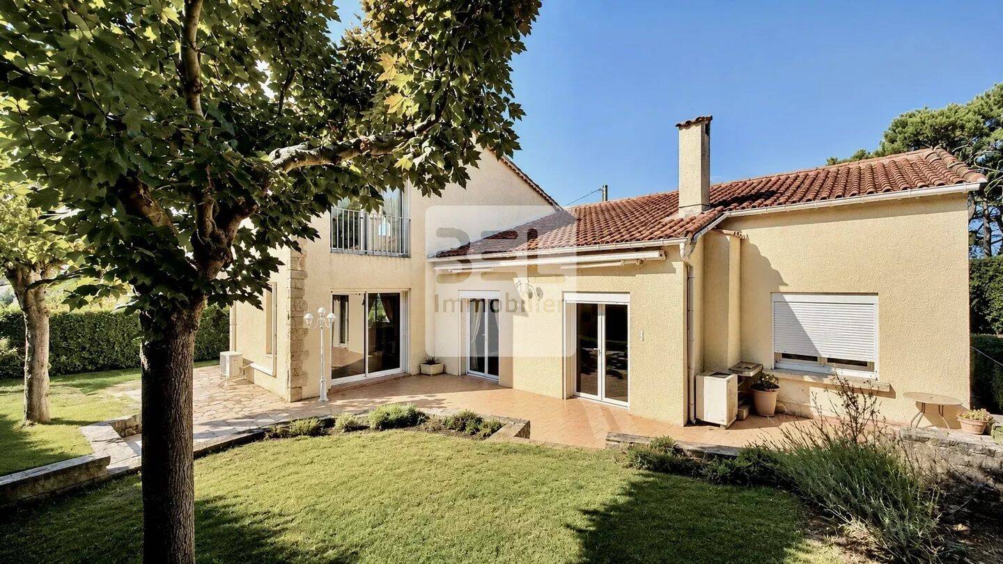 Maison 6 pièces 128 m² · à Bagnols-sur-Cèze · 128 m² · 258 000 €