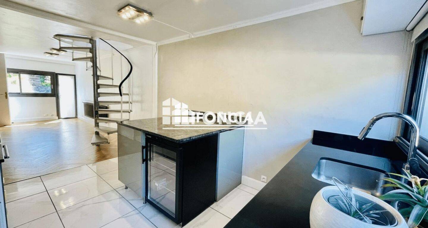 Appartement 5 pièces 105 m² · à Versailles · 104,8 m² · 1 899 €