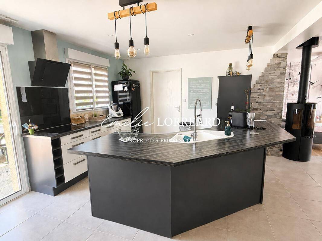 Maison 7 pièces 160 m² · à Écommoy · 160 m² · 286 500 €