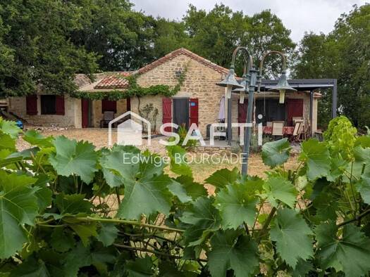 Maison de plain-pied à vendre 216 000 € 3 pièces 2 chambres 78 m² 8 666 m² de terrain Bélaye 46140