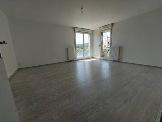 Appartement à louer 865 € 3 pièces 2 chambres 67 m² RDC/3 Devant les Ponts Metz 57050