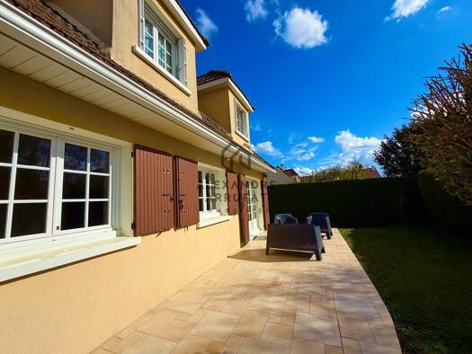 Maison à vendre 435 000 € 6 pièces 4 chambres 120 m² 550 m² de terrain Leclerc-Centre Ouest Brie-Comte-Robert 77170