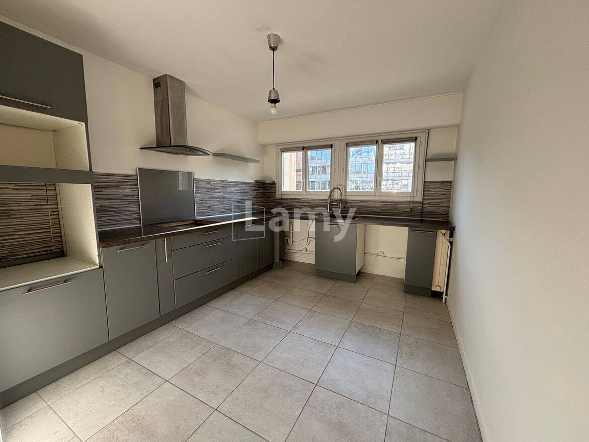 Appartement 3 pièces 80 m² · à Villeurbanne · 79,9 m² · 999 €/mois