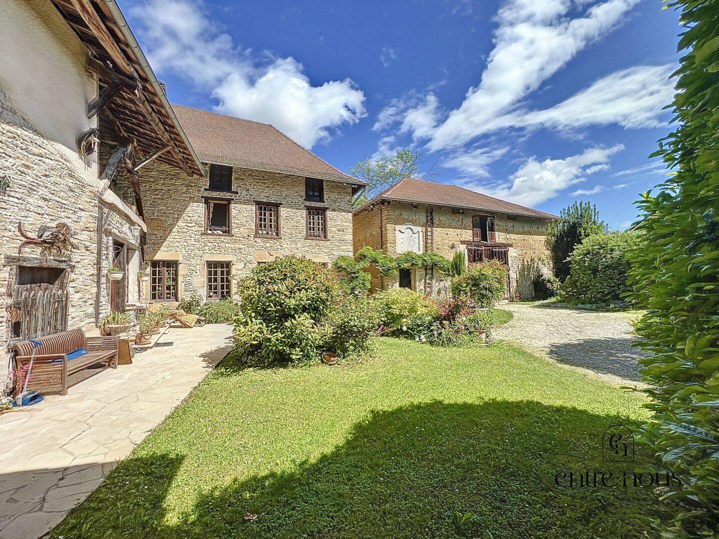 Maison 6 pièces 220 m² · à Maubec · 220 m² · 669 000 €