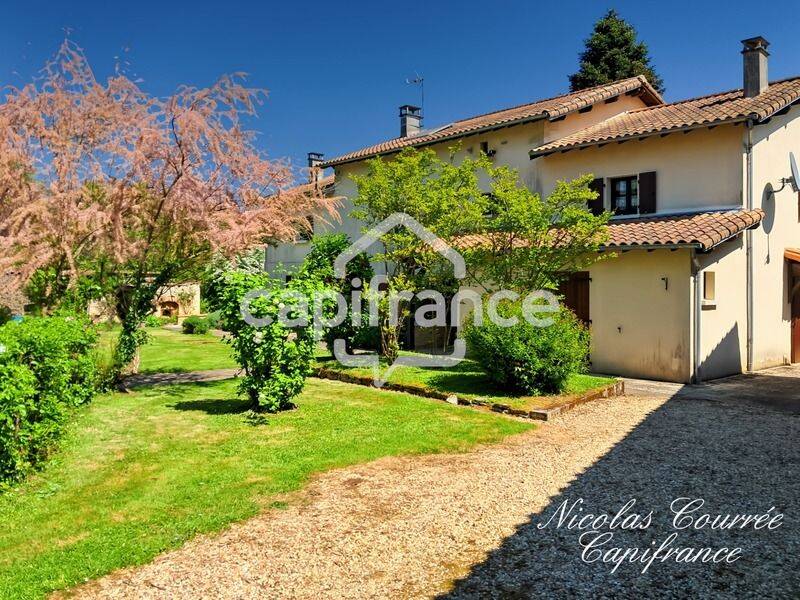 Maison 5 pièces 214 m² · à Clussais-la-Pommeraie · 214 m² · 312 000 €