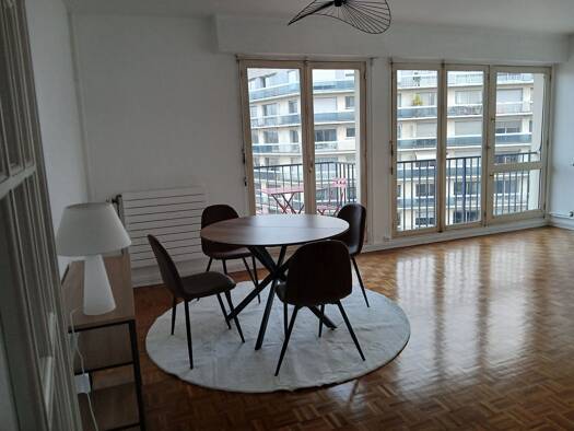 Appartement à louer 920 € 3 pièces 2 chambres 76 m² Étage 5/7 Quartier du Centre Le Mans 72000