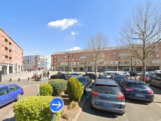 Boutique avec bail commercial 2 200 € 2 pièces 115 m² de surface de vente Élancourt 78990