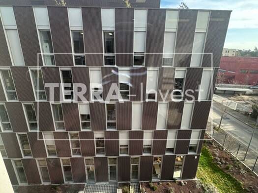 Espace bureau à louer 21 615 € 1 179 m² de bureaux divisible de 589 m² à 1 179 m² Bonnevay - La Soie - Les Brosses Villeurbanne 69100