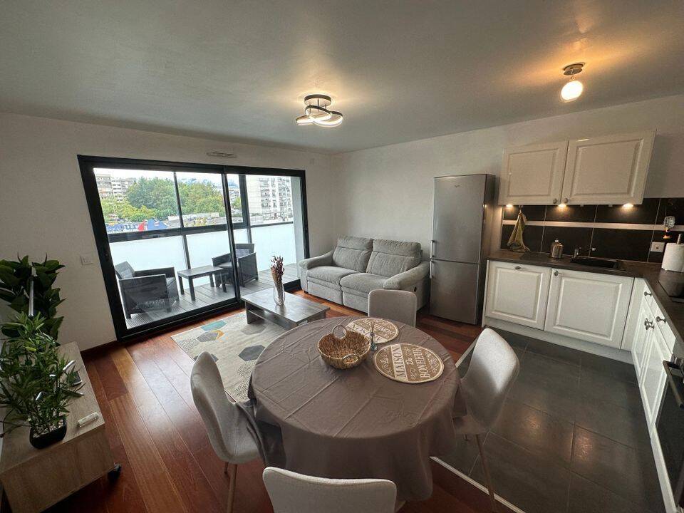 Appartement 2 pièces 49 m² · à Ferney-Voltaire · 49 m² · 1 650 €/mois