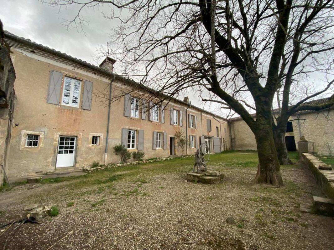 Maison 6 pièces 290 m² · à Sieurac · 290 m² · 1 430 €