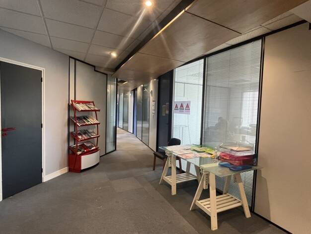Espace bureau à vendre 772 125 € 422,2 m² de bureaux divisible de 422 m² à 422 m² Martroi-Cathédrale Orleans 45000