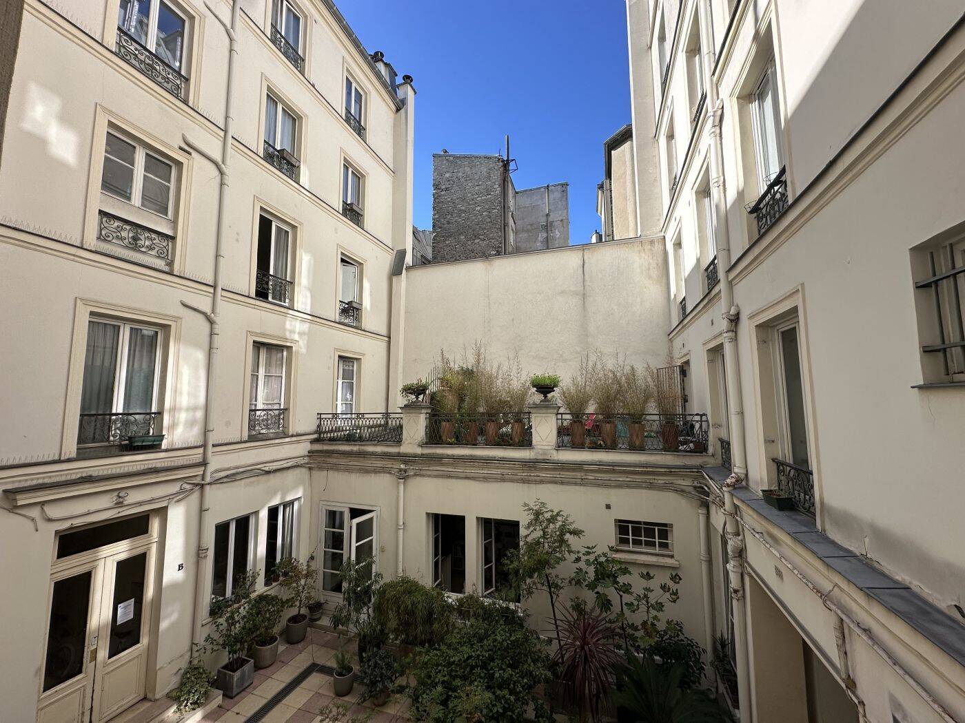 Appartement 2 pièces 41 m² · à Paris 10ème Arrondissement · 41 m² · 1 518 €/mois