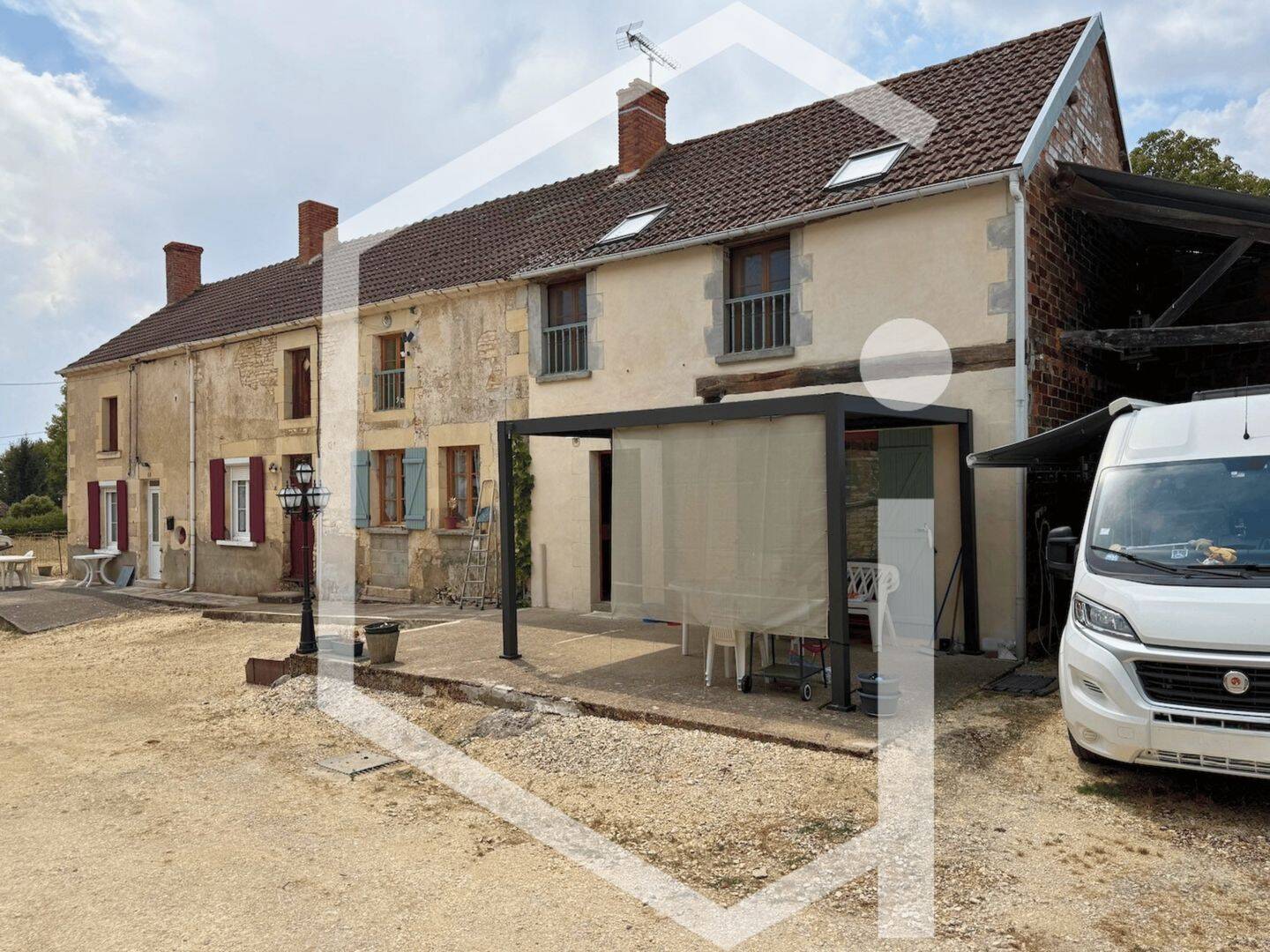 Maison 6 pièces 176 m² · à Cosne-Cours-sur-Loire · 176 m² · 129 000 €