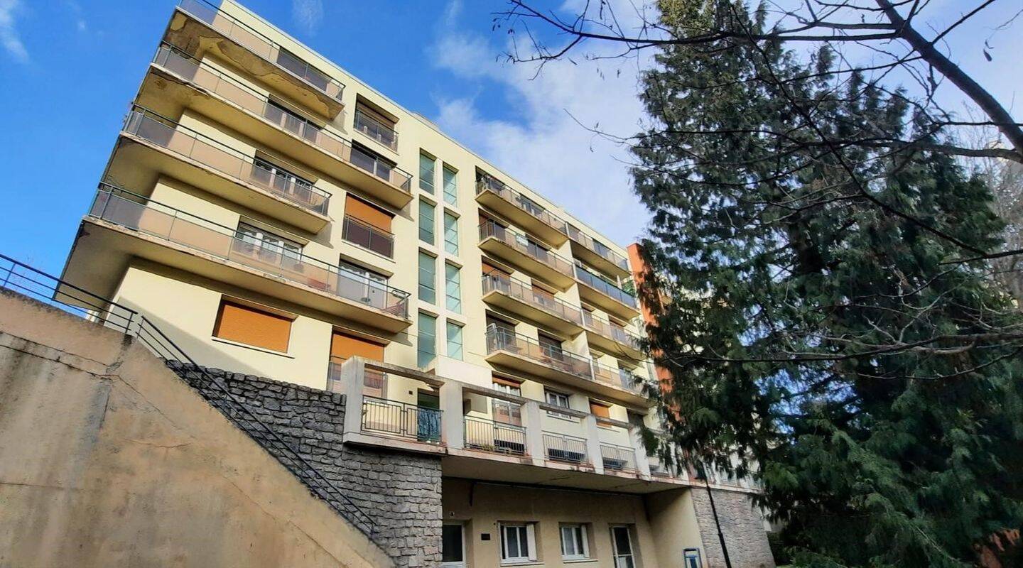 Appartement 3 pièces 66 m² · à Saint-Étienne · 65,7 m² · 65 000 €