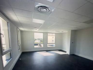 Espace bureau à vendre 154 000 € 44 m² de bureaux Saint-Laurent-de-Mure 69720