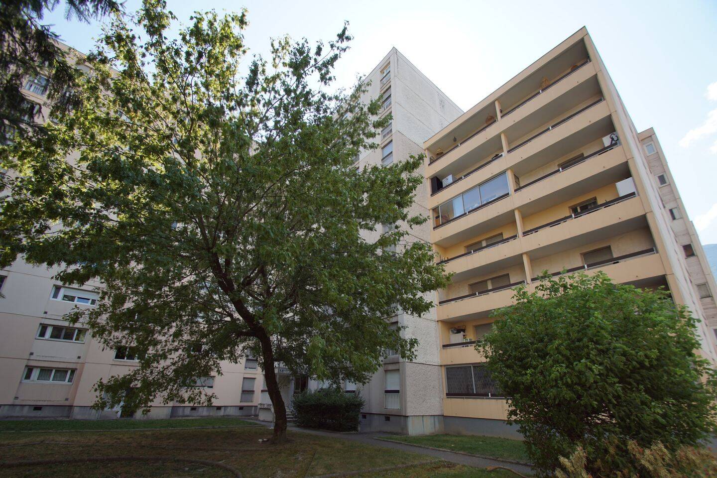 Appartement 6 pièces 104 m² · à Le Pont-de-Claix · 104,1 m² · 125 000 €