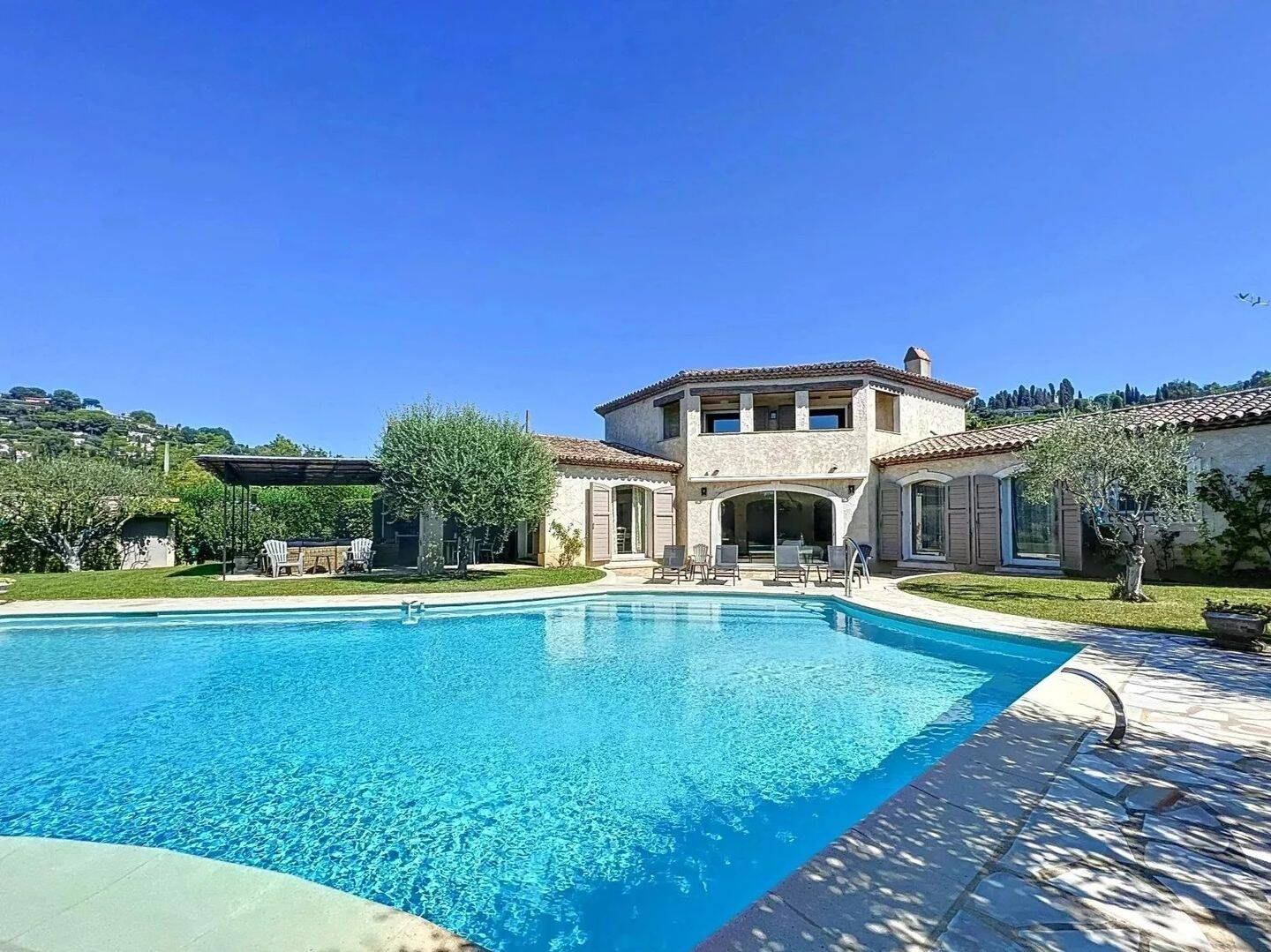 Maison 5 pièces 300 m² · à Mougins · 300 m² · 7 900 €