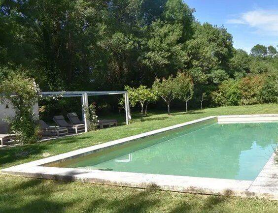 Maison 6 pièces 450 m² · à Aix-en-Provence · 450 m² · 9 600 €