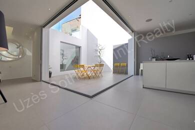 Hôtel particulier à vendre 2 330 000 € 8 pièces 6 chambres 335 m² Nimes 30900