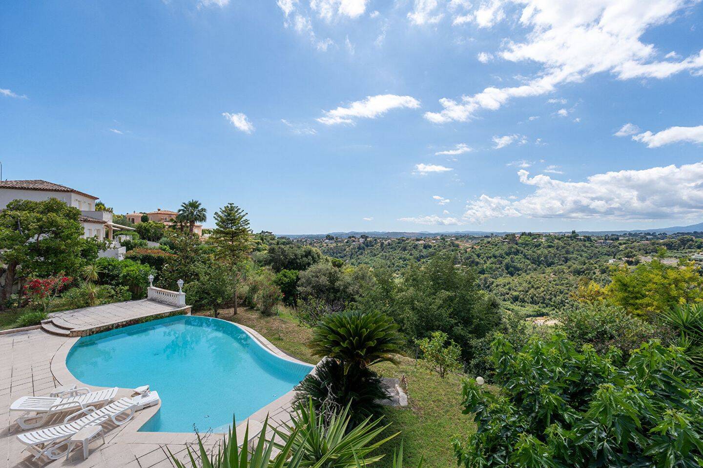 Maison 8 pièces 250 m² · à Cagnes-sur-Mer · 250 m² · 1 700 000 €