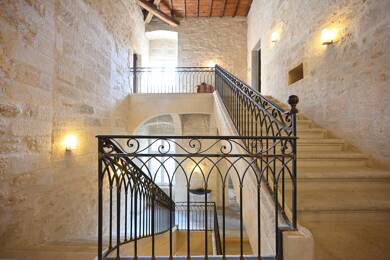 Château à vendre 4 725 000 € 27 pièces 9 chambres 1 400 m² 1 805 m² de terrain Uzès 30700