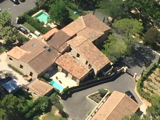 Appartement à louer 2 300 € 3 pièces 2 chambres 65 m² RDC Aix-en-Provence 13100