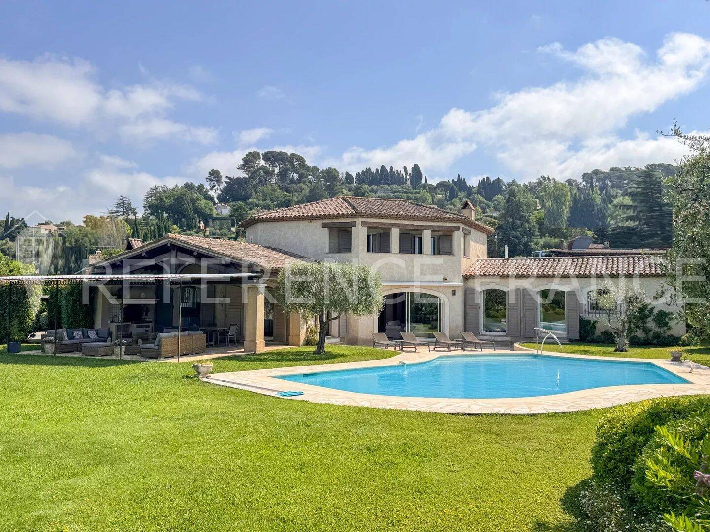 Maison 5 pièces 300 m² · à Mougins · 300 m² · 6 900 €