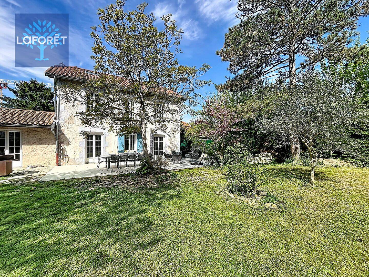 Maison 6 pièces 190 m² · à Albigny-sur-Saône · 190 m² · 920 000 €