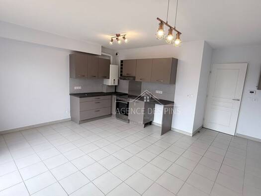 Appartement à vendre 228 900 € 2 pièces 1 chambre 45,2 m² RDC Châteauneuf-Grasse 06740
