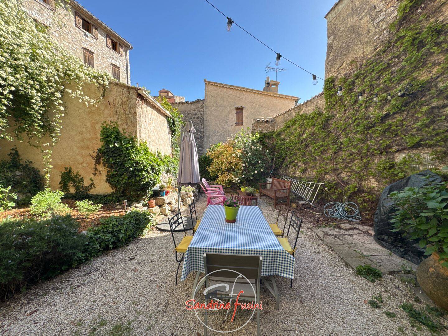 Maison 5 pièces 138 m² · à Le Broc · 138,2 m² · 388 000 €