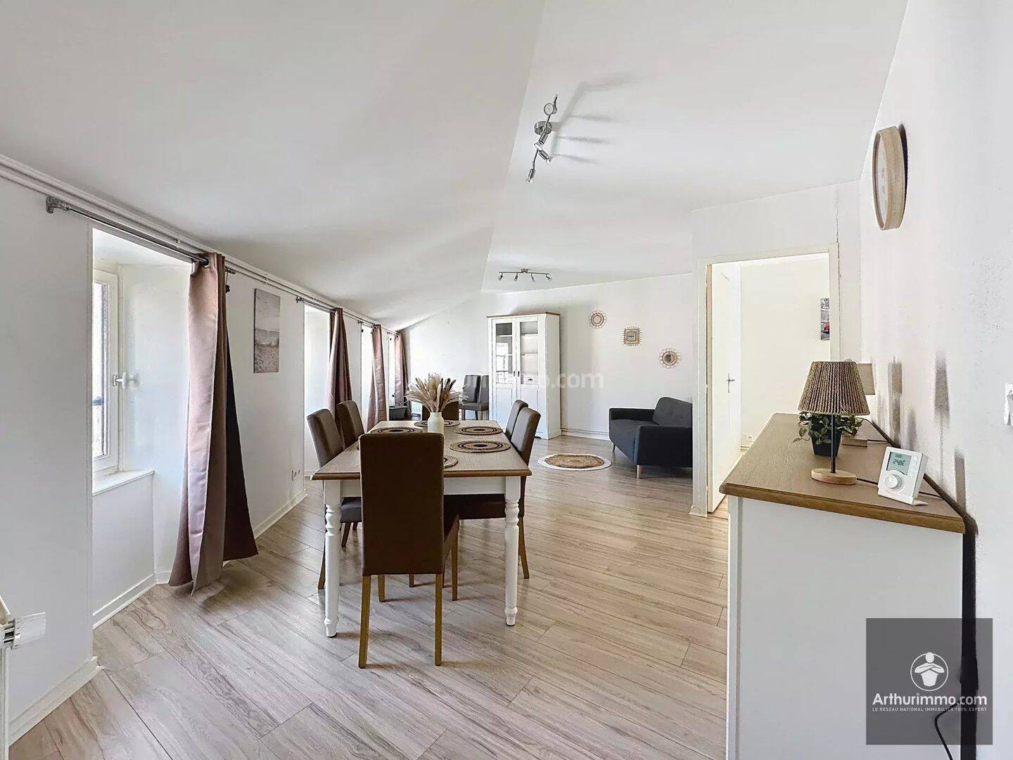 Appartement 3 pièces 80 m² · à Le Coteau · 80 m² · 795 €