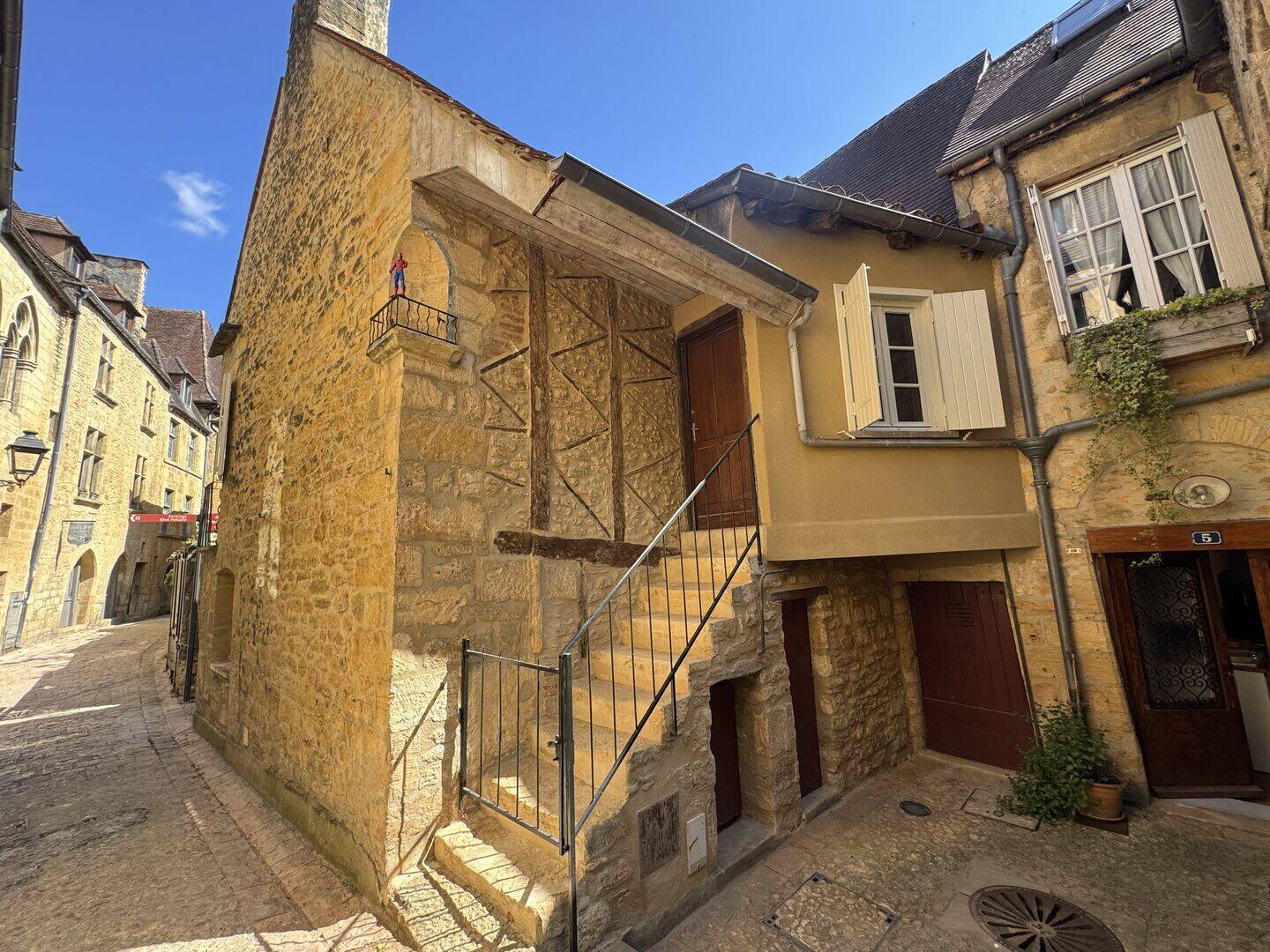 Maison 3 pièces · à Sarlat-la-Canéda · 181 900 €