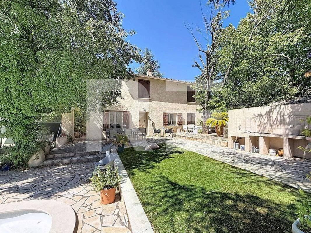 Maison 5 pièces 128 m² · à Nîmes · 128 m² · 377 000 €