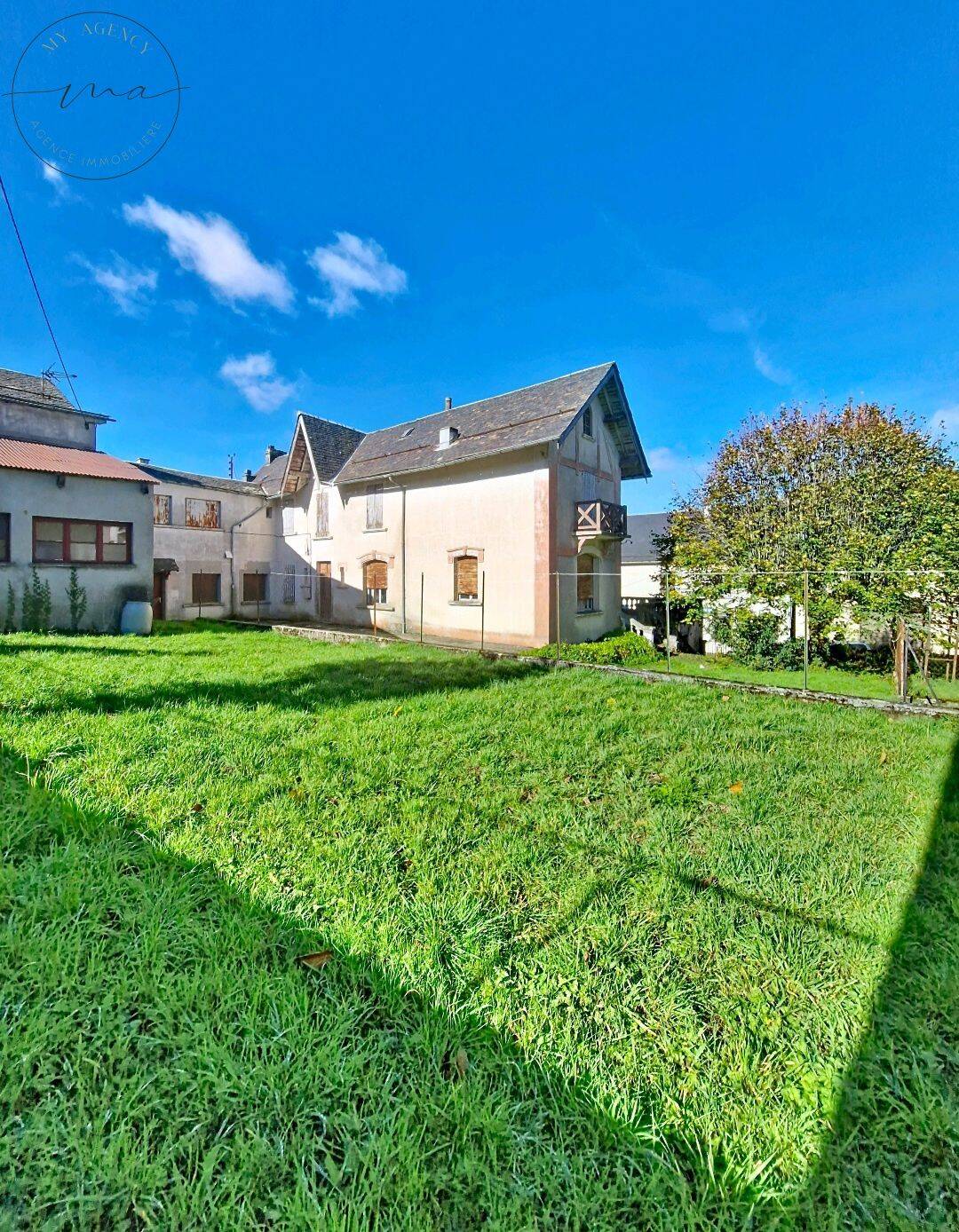 Maison 20 pièces 300 m² · à Lacaune · 300 m² · 79 000 €